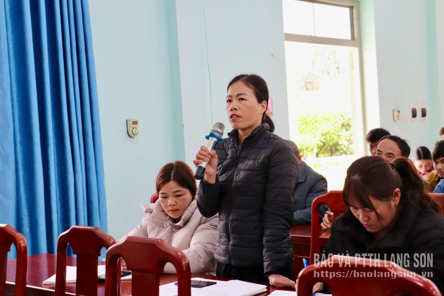 Cử tri xã Đoàn Kết phát biểu ý kiến tại hội nghị