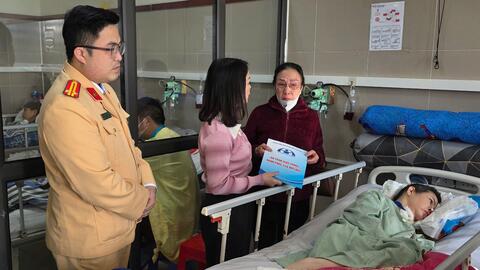 “Ban an toàn giao thông tỉnh thăm hỏi, động viên nạn nhân tai nạn giao thông tại phường Kỳ lừa, phường Lương Văn Tri và phường Đông kinh